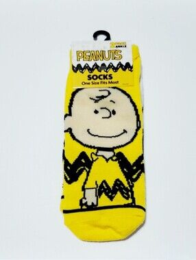 Peanuts Yellow Charlie Brown Ankle And White Snoopy Socks